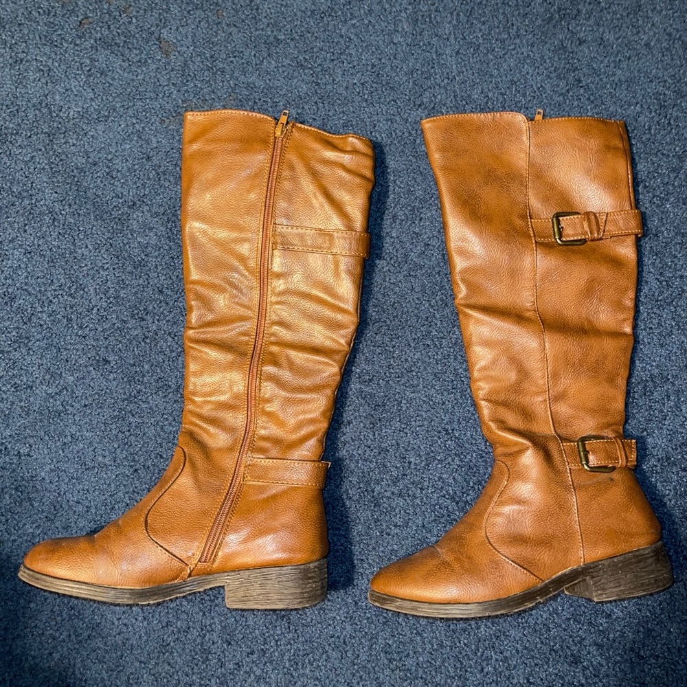 caramel colored riding boots!!